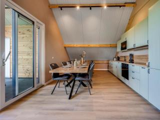 Beautiful new group home with panoramic views - 8