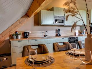 Beautiful new group home with panoramic views - 2