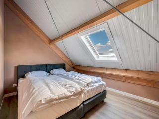 Beautiful new group home with panoramic views - 7