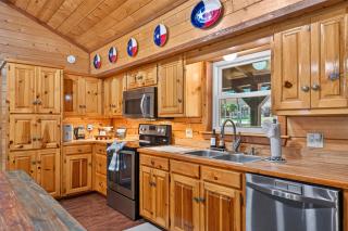 Lake Fork Retreat w/ Private Pool & Dock - 2