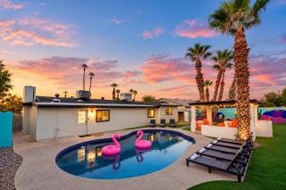 8BR Mesa Retreat with Private Pool & Arcade, Sleeps 18 - Mesa - 5