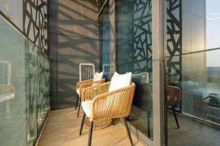 Studio with Balcony and City View in The Gate Masdar City - 9
