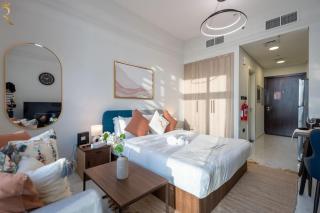 Studio with Balcony and City View in The Gate Masdar City - 4