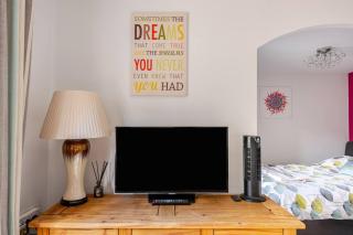 Beautiful Peaceful Studio Flat - 7