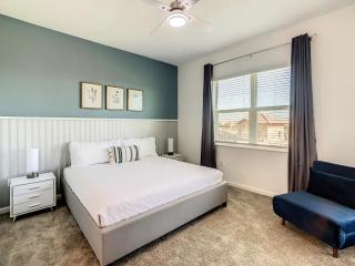Amazing 2BR condo with 2 Clubhouses & Private Game Room - 8