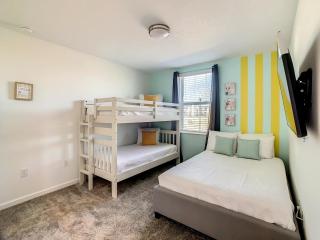 Amazing 2BR condo with 2 Clubhouses & Private Game Room - 6