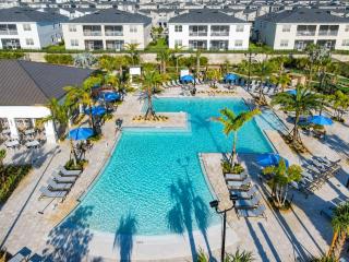 Amazing 2BR condo with 2 Clubhouses & Private Game Room - 4