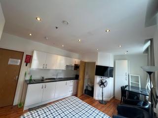 Modern Studio with King Street Views City Centre - 9