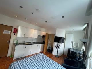 Modern Studio with King Street Views City Centre - 4