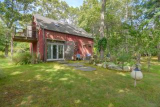 Fire Pit, Deck! Rural Retreat Near East Beach - 0