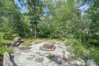 Fire Pit, Deck! Rural Retreat Near East Beach - 9