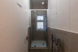Darwin - Double Room with Amenities, Smart TV Shared Bathroom - 4