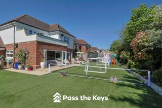 Luxury Villa with Hot Tub - Royal Ascot Legoland - Pass the Keys - 6