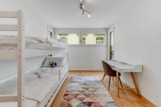Spacious 3BR Lakeview Apartment with Terrace by GuestLee - 2