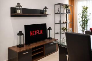 Elegant Apt with Terrace Racine Twin Center - 5