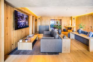 Luxury Condo City Views, Pool, Gym Access - 1