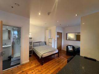 Quiet & Modern Studio Central Location - 7