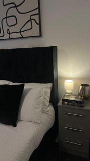 Spacious Sheffield Home Near M1 Sleeps 5 - 8