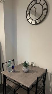 Spacious Sheffield Home Near M1 Sleeps 5 - 1