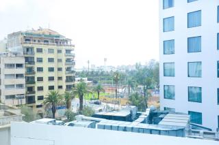 Top location /Wi - fi /Netflix - 3