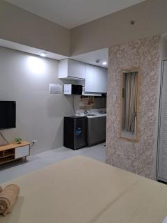 Ezeniel's Place at Horizons 101 Condominium - 3