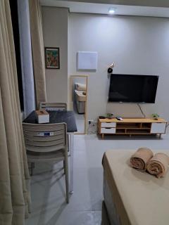 Ezeniel's Place at Horizons 101 Condominium - 6