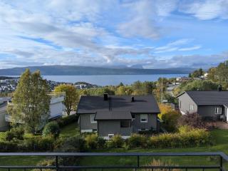 Aurora Fjord View Escape Narvik garden sleeps 10 - 4