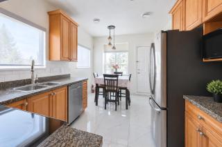3BR close to YVR, Skytrain, Vancouver Downtown - 3