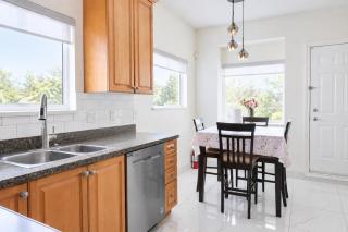 3BR close to YVR, Skytrain, Vancouver Downtown - 2