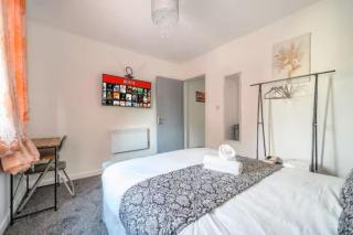 F2TH - Stylish Treehouse Flat in Batley - 1