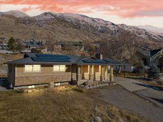 Canyon Ridge Getaway-Arcade - 0