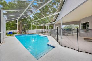 Poolside Paradise-30Min Disney - 9