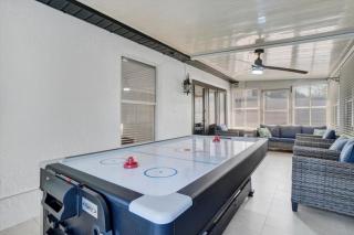 Sunroom Sanctuary-Hot Tub - 8