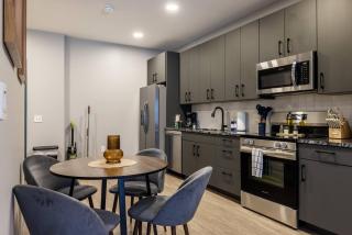 Walkable Cleveland Apt - King Bed, Gym, Parking - 8