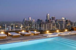 Luxury 1BR Natiivo Condo with Rooftop Pool and Lake Views on RaineySt - 8
