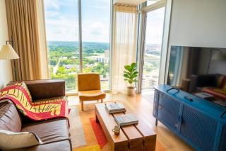 Luxury 1BR Natiivo Condo with Rooftop Pool and Lake Views on RaineySt - 0