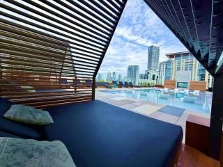 Luxury 1BR Natiivo Condo with Rooftop Pool and Lake Views on RaineySt - 1