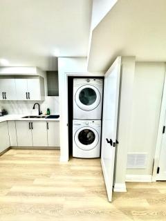 The Evening Mist 2BR Basement House - Whitby - 2