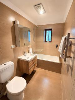 Blumberg Mews - Stunning Adelaide Hills Retreat Near Barossa - sleeps 12 - 4
