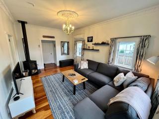 Cute Character Cottage - 9