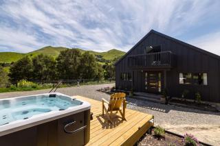 Farmhouse Retreat, Longbush - Hinakura - 0