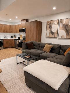 Elegant Skyline Retreat 2BR UG Parking - 7