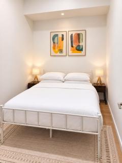 Elegant Skyline Retreat 2BR UG Parking - 5