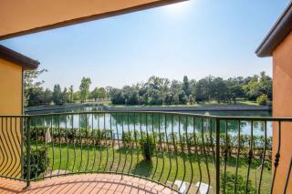 Houses and Apts. in Albarella 24882 - 8