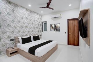 Hotel O RM Velvet Sec 18 Metro Station Rohini Delhi - 6