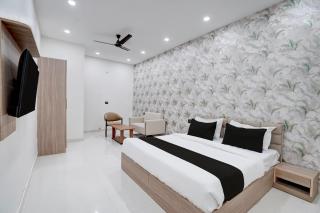 Hotel O RM Velvet Sec 18 Metro Station Rohini Delhi - 7