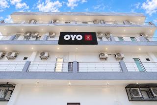 Hotel O RM Velvet Sec 18 Metro Station Rohini Delhi - 0