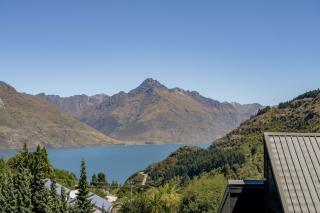 Alpine Lakeview Residence - 9