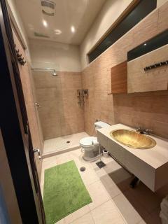 Room in a Luxury Loft near Jean-Talon Market - 4