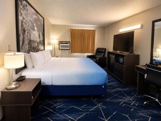Super 8 by Wyndham Sturgis - 6